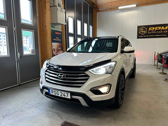 Hyundai Grand Santa Fe 2 of 30