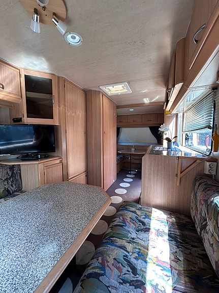 Adria Forma 520 2 of 8