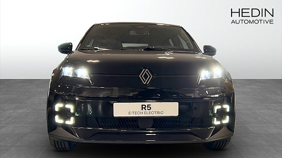 Renault 5 E-Tech 8 of 9