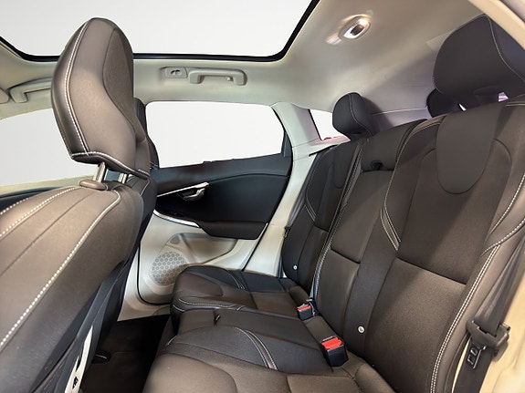 Volvo V40 11 of 25