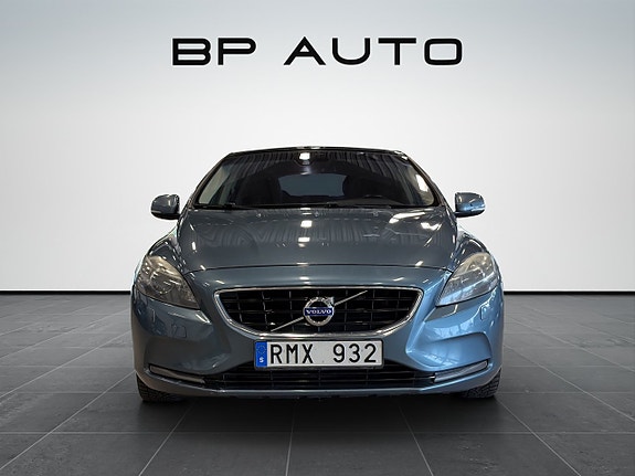 Volvo V40 2 of 25