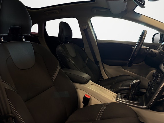 Volvo V40 12 of 25