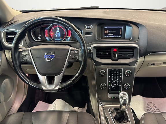 Volvo V40 15 of 25