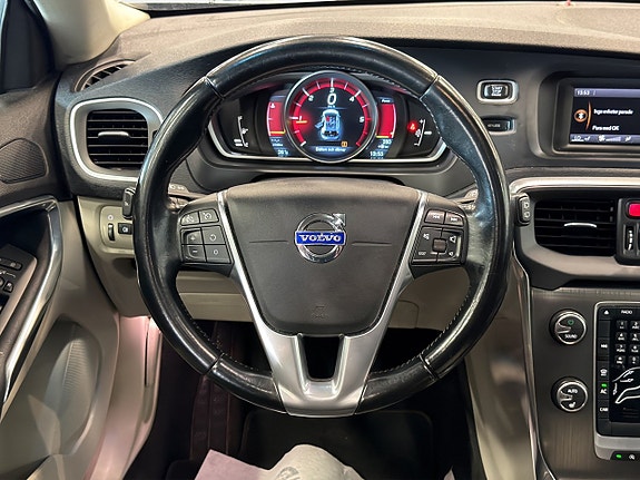 Volvo V40 16 of 25