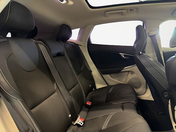 Volvo V40 13 of 25