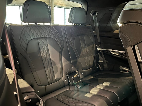 BMW X7 27 of 30