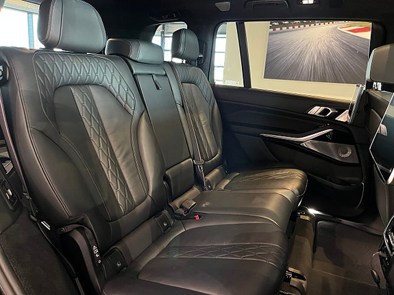 BMW X7 22 of 30