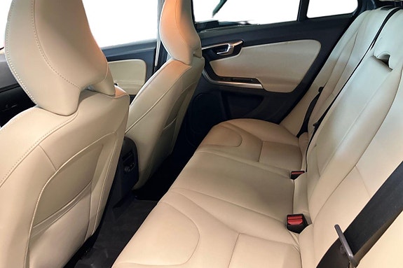 Volvo V60 Cross Country 12 of 27