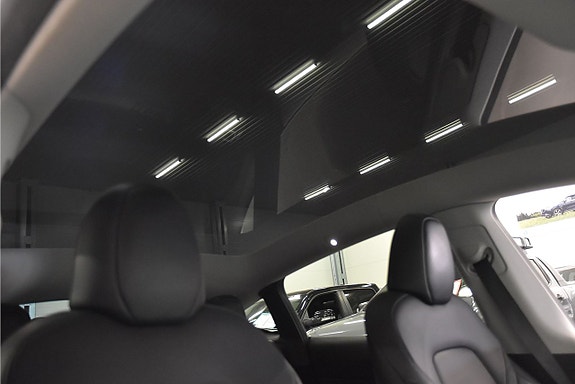 Tesla Model Y 13 of 24