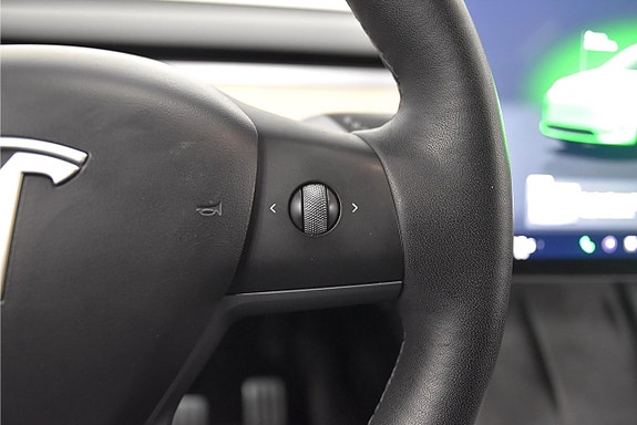 Tesla Model Y 11 of 24
