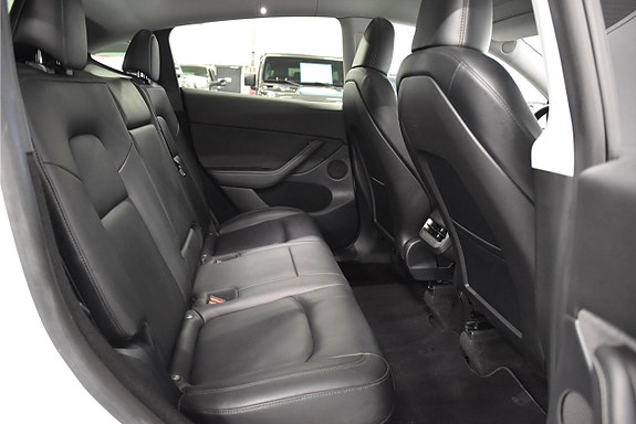 Tesla Model Y 14 of 24
