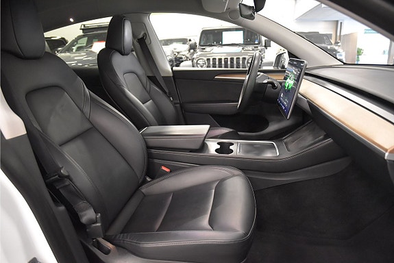 Tesla Model Y 12 of 24