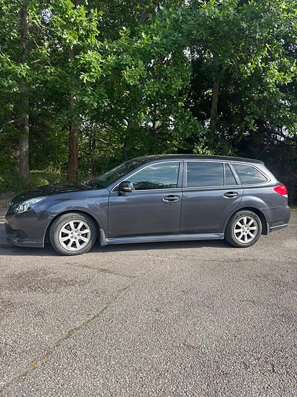 Subaru Legacy 2 of 6