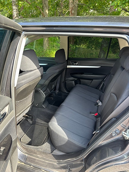 Subaru Legacy 5 of 6