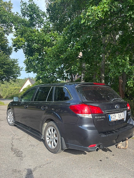 Subaru Legacy 3 of 6