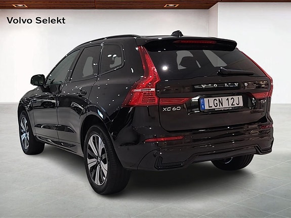 Volvo XC60 2 of 19