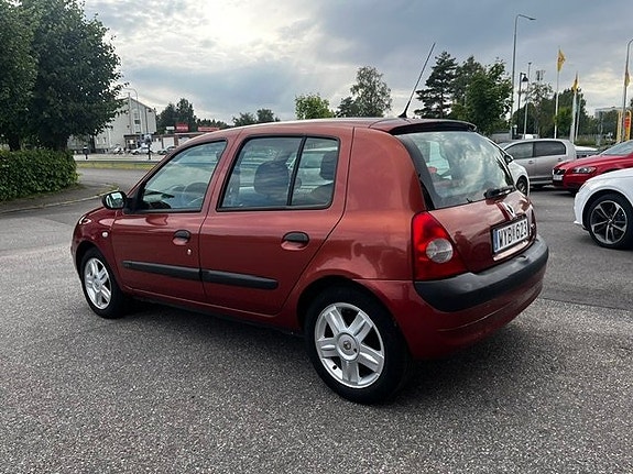 Renault Clio 2 of 10