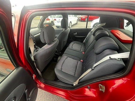 Renault Clio 6 of 10