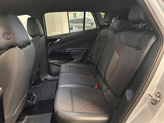 Volkswagen ID.4 3 of 11