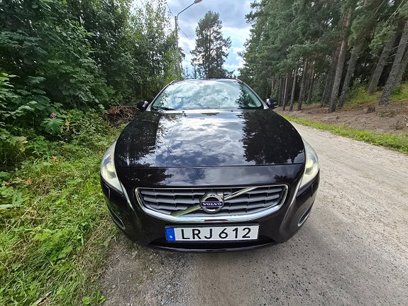 Volvo V60 2 of 19