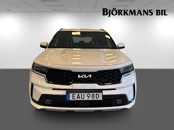 Kia Sorento 2 of 15
