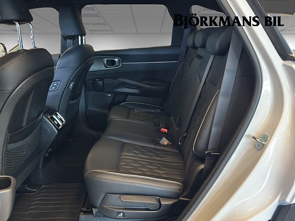 Kia Sorento 9 of 15