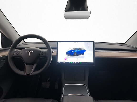 Tesla Model Y 13 of 30
