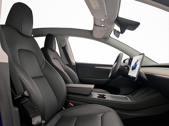 Tesla Model Y 26 of 30