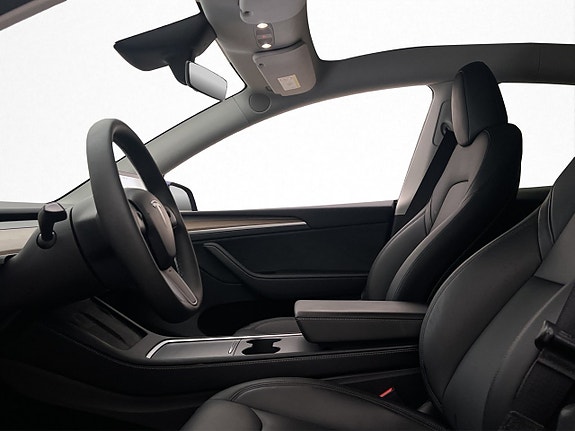 Tesla Model Y 11 of 30