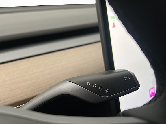 Tesla Model Y 24 of 30