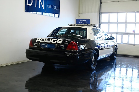 Ford Crown Victoria 3 of 26
