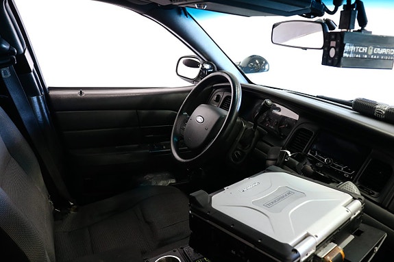 Ford Crown Victoria 10 of 26