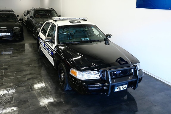 Ford Crown Victoria 5 of 26
