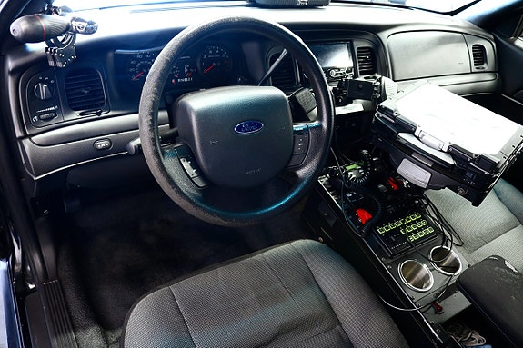 Ford Crown Victoria 17 of 26