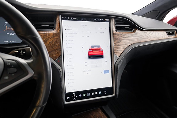Tesla Model X 16 of 23