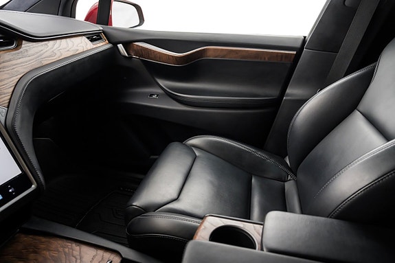 Tesla Model X 18 of 23