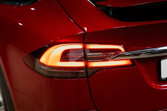 Tesla Model X 10 of 23