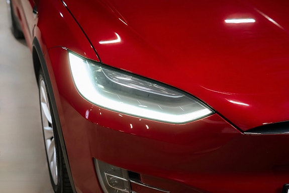 Tesla Model X 9 of 23