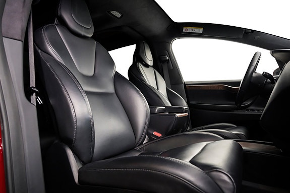Tesla Model X 21 of 23