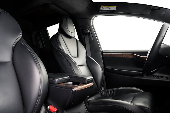 Tesla Model X 22 of 23