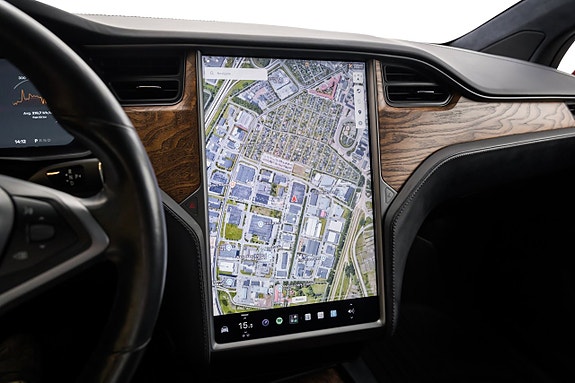 Tesla Model X 14 of 23