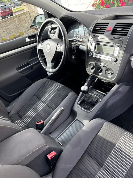 Volkswagen Golf V 2 of 3