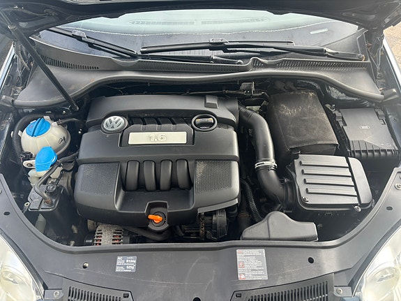 Volkswagen Golf V 3 of 3
