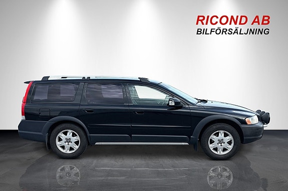Volvo XC70 2 of 12