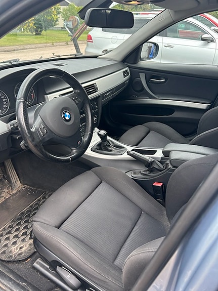BMW 318d 2 of 6