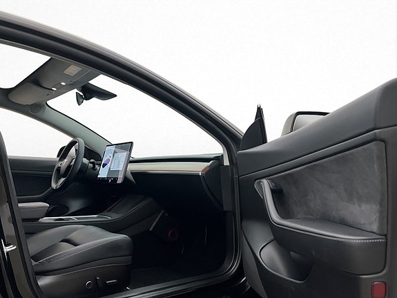 Tesla Model 3 16 of 30