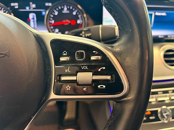 Mercedes-Benz E200 25 of 30