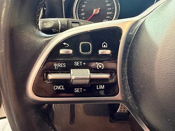 Mercedes-Benz E200 24 of 30