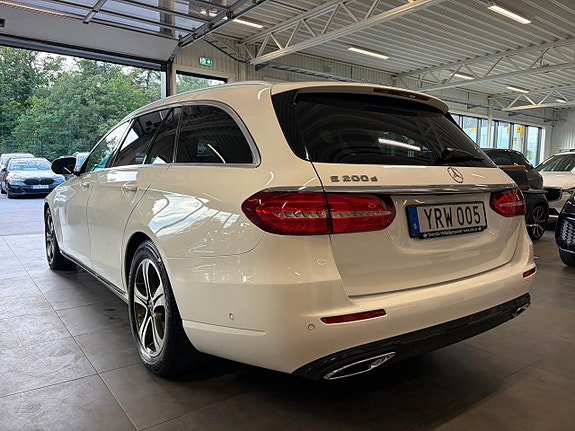 Mercedes-Benz E200 5 of 30