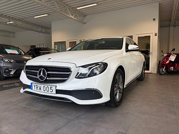 Mercedes-Benz E200 3 of 30